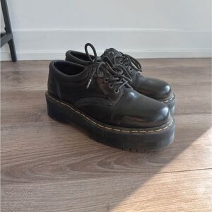Doc Martens Platform 8053 size 7 men’s or size 8 women’s